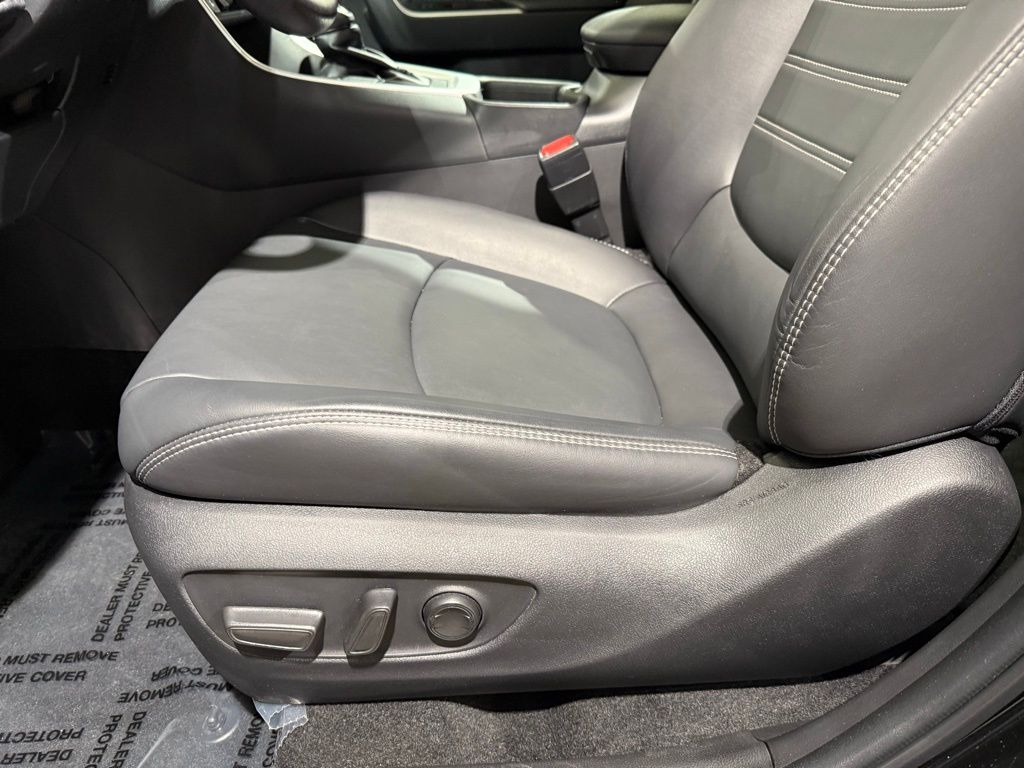 Thumbnail: 2022 Toyota RAV4 - 14