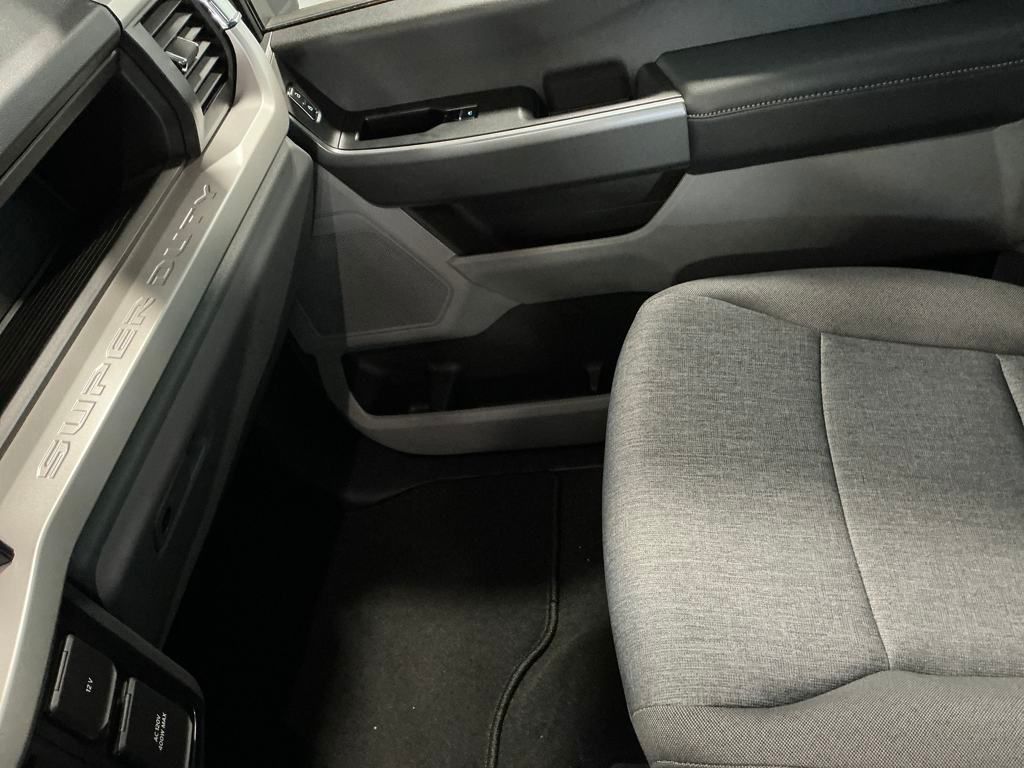 2025 Ford F-350SD  photo