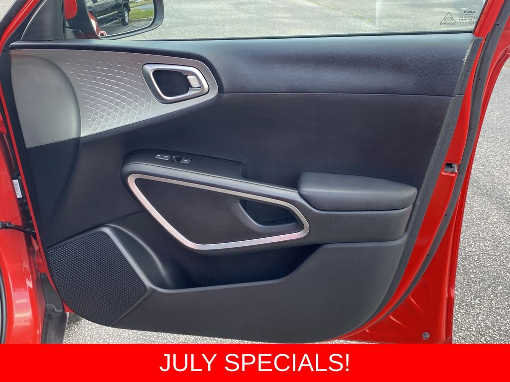 2025 Kia Soul LX - Photo 24