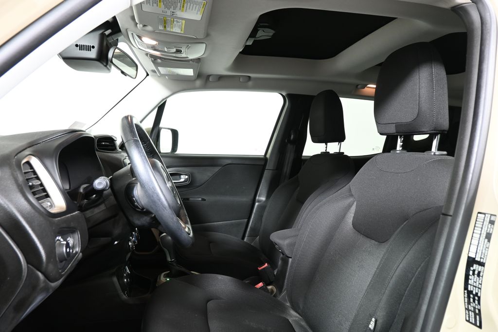 Thumbnail: 2016 Jeep Renegade - 5