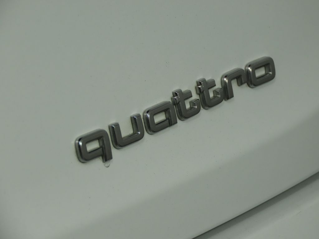 Thumbnail: 2023 Audi e-tron - 10