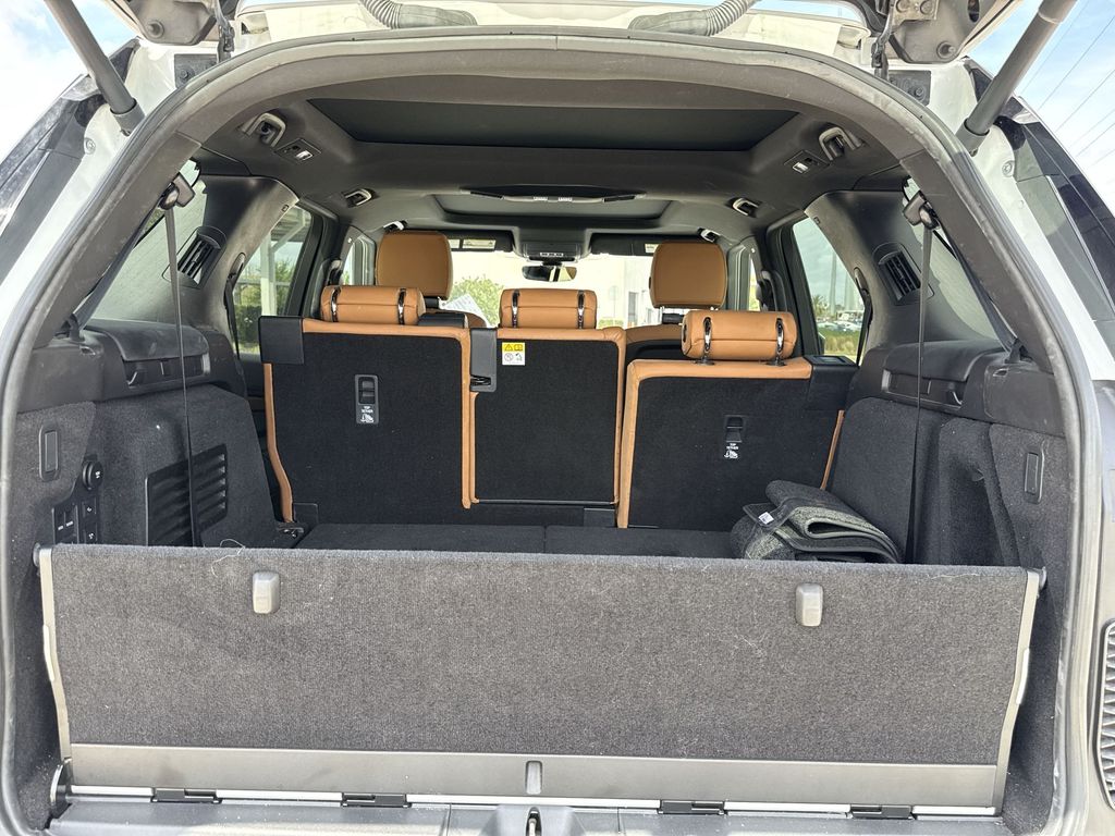 Thumbnail: 2018 Land Rover Discovery - 13