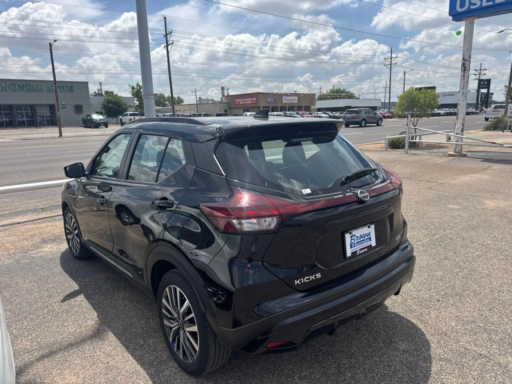 2024 Nissan Kicks SR - 3