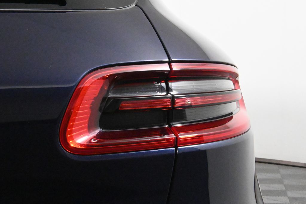 Thumbnail: 2018 Porsche Macan - 13