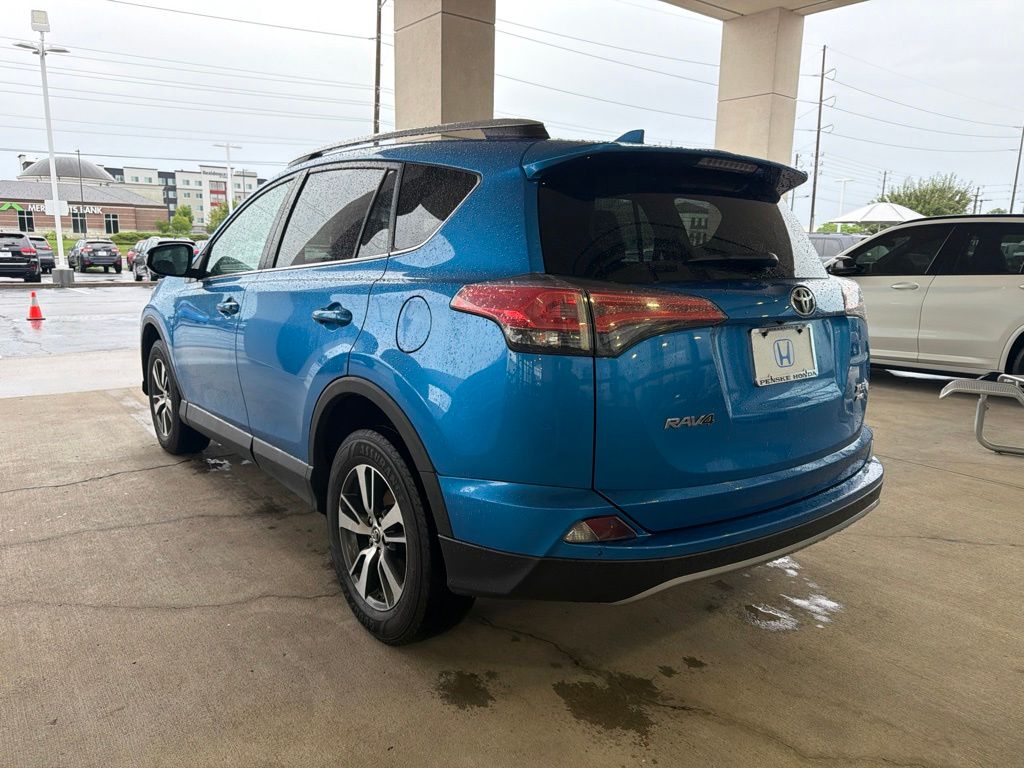 Thumbnail: 2018 Toyota RAV4 - 3