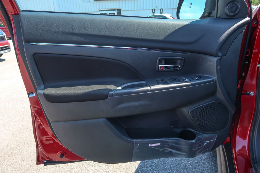 2027 Mitsubishi Outlander Sport LE