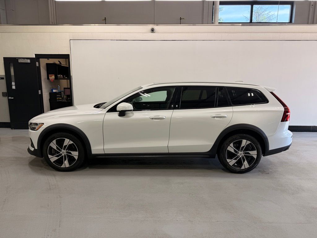 Thumbnail: 2022 Volvo S60 - 2