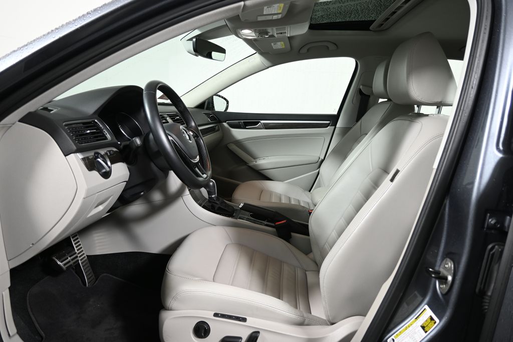 Thumbnail: 2016 Volkswagen Passat - 3