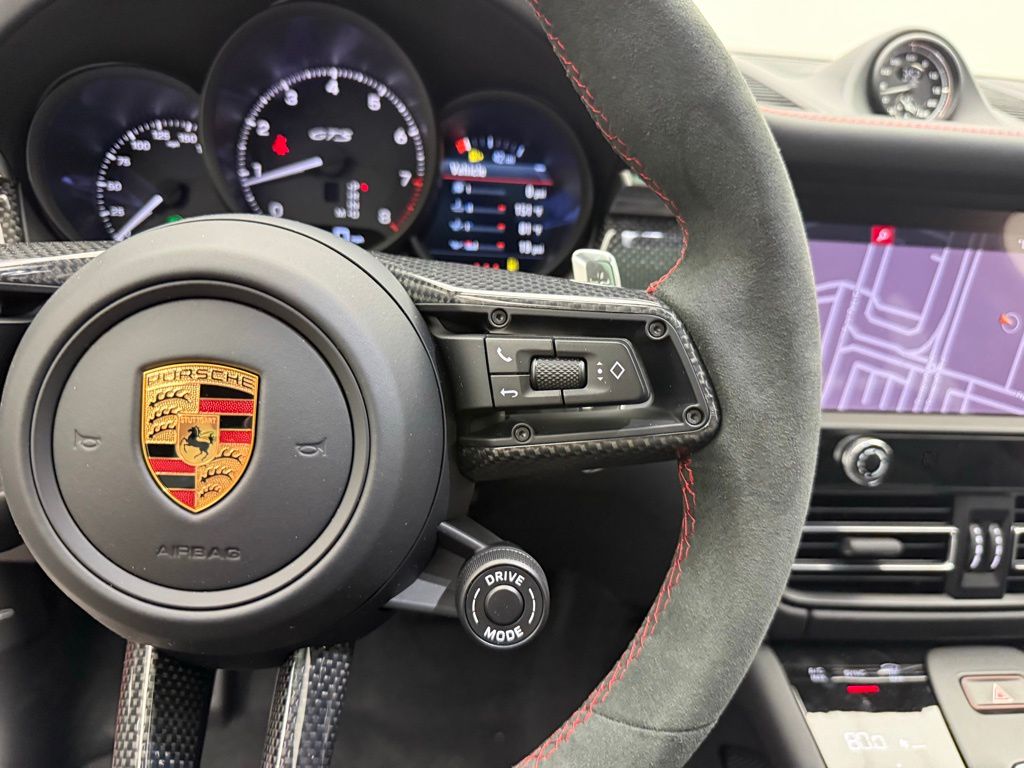 Thumbnail: 2026 Porsche Macan - 14