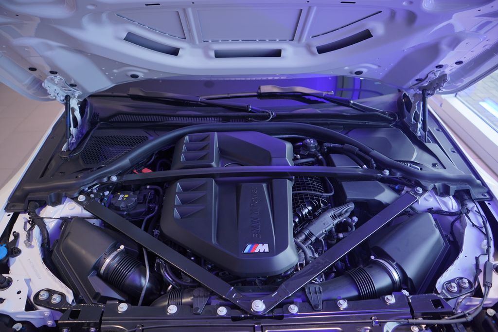 Thumbnail: 2025 BMW M2 - 25