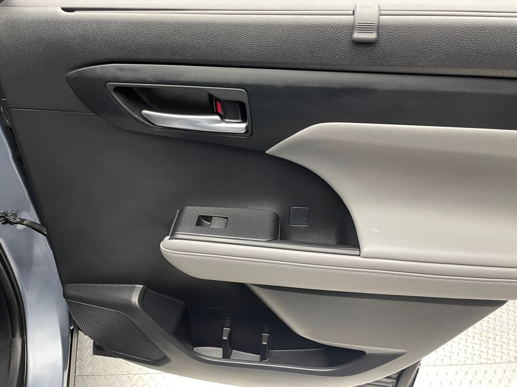 Thumbnail: 2021 Toyota Highlander - 23