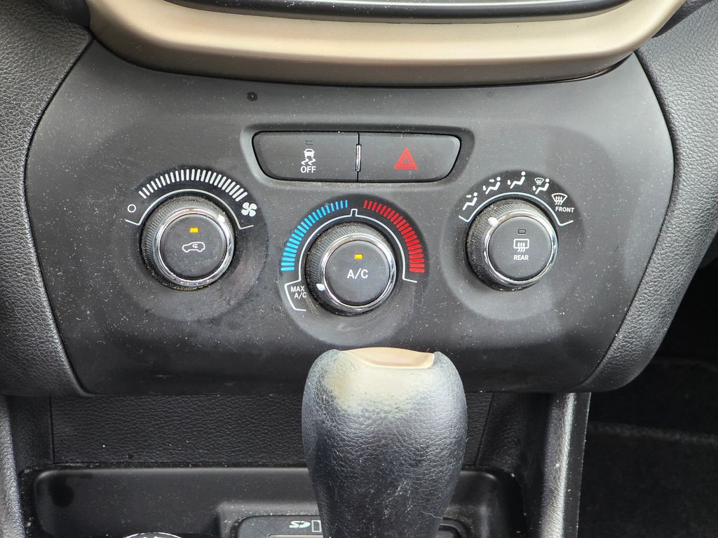 2017 Light Brownstone Pearlcoat Jeep Cherokee Sport 4X4 SUV