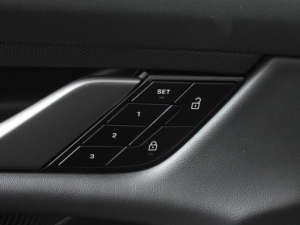 Thumbnail: 2025 Porsche Taycan - 31