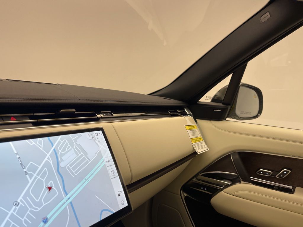 Thumbnail: 2025 Land Rover Range Rover - 22