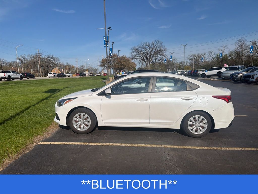 2019 Frost White Pearl Hyundai Accent SE FWD Sedan