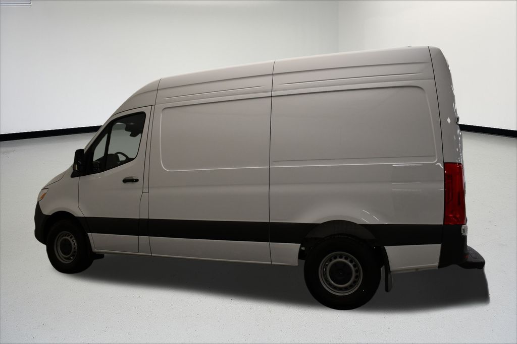 Thumbnail: 2025 Mercedes-Benz Sprinter - 8
