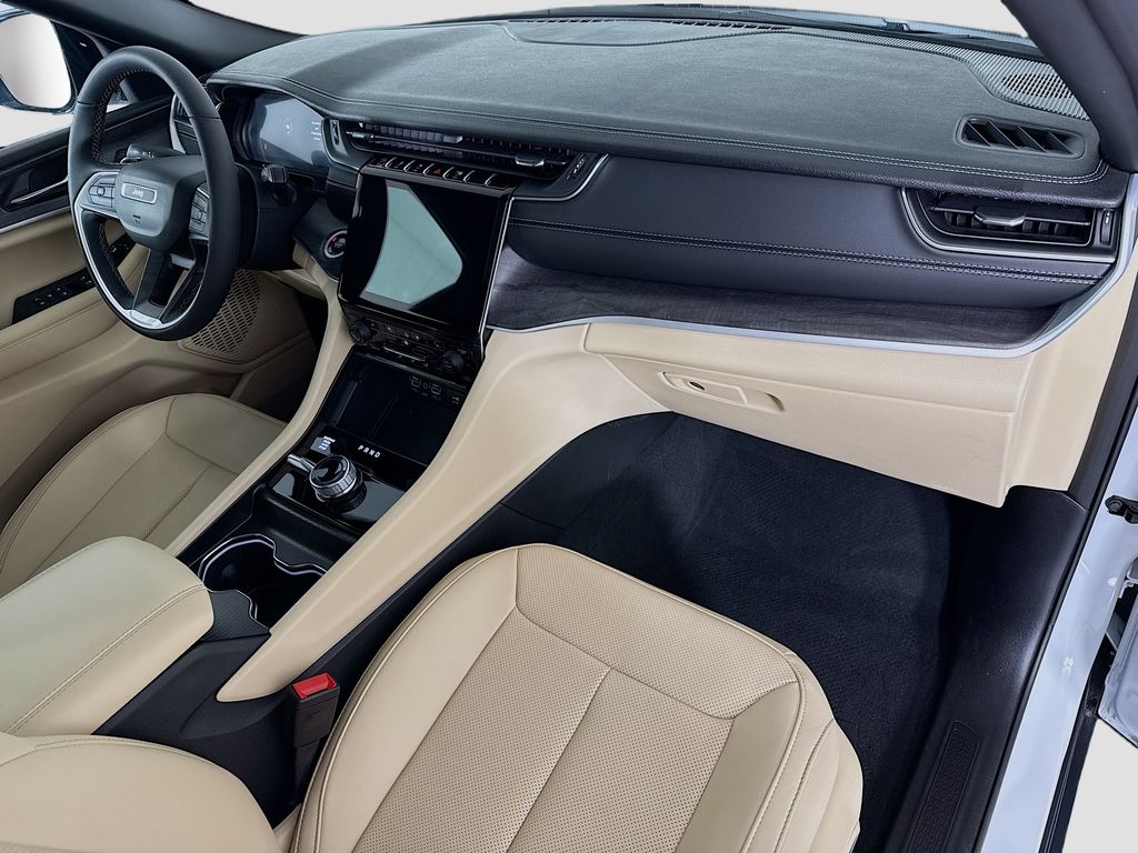 Thumbnail: 2025 Jeep Grand Cherokee L - 18