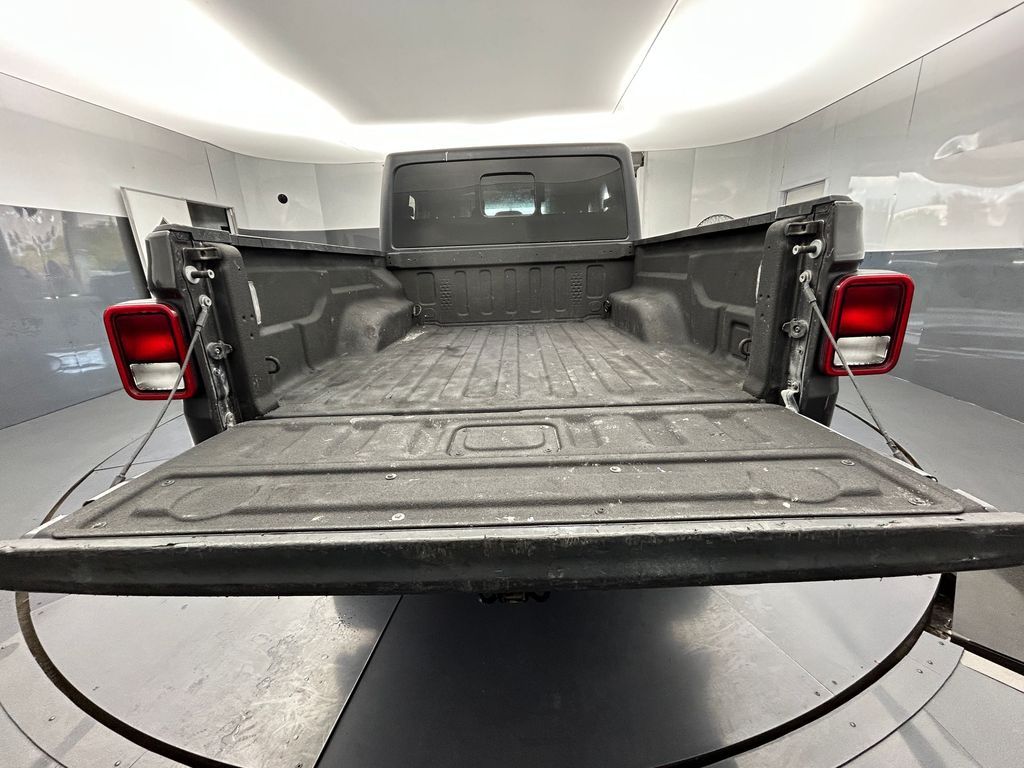 Used 2022 Granite Crystal Metallic Clearcoat Jeep Sport image 29