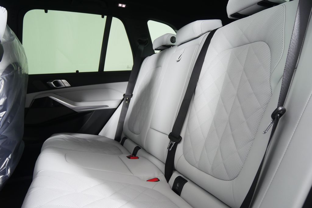Thumbnail: 2026 BMW X5 - 16