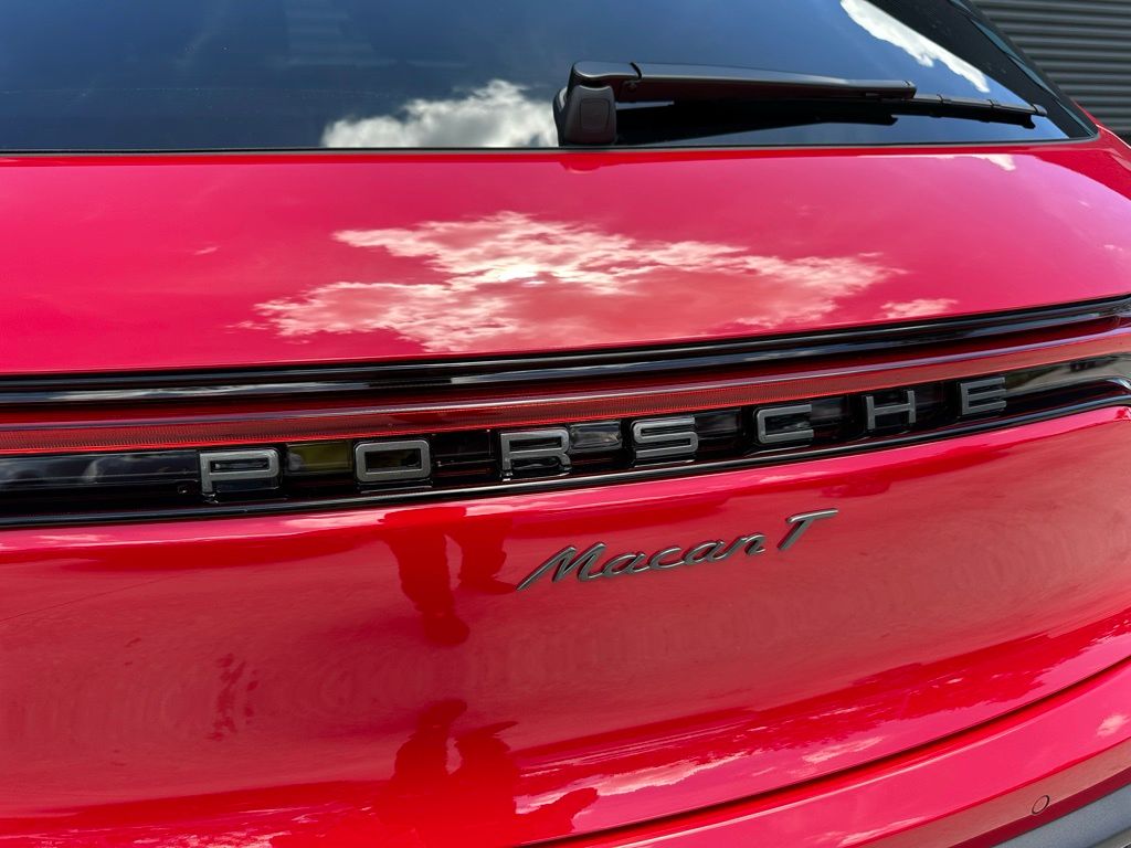 Thumbnail: 2025 Porsche Macan - 12