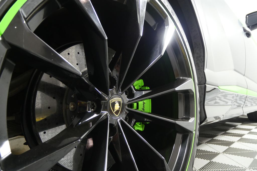 Thumbnail: 2020 Lamborghini Urus - 5