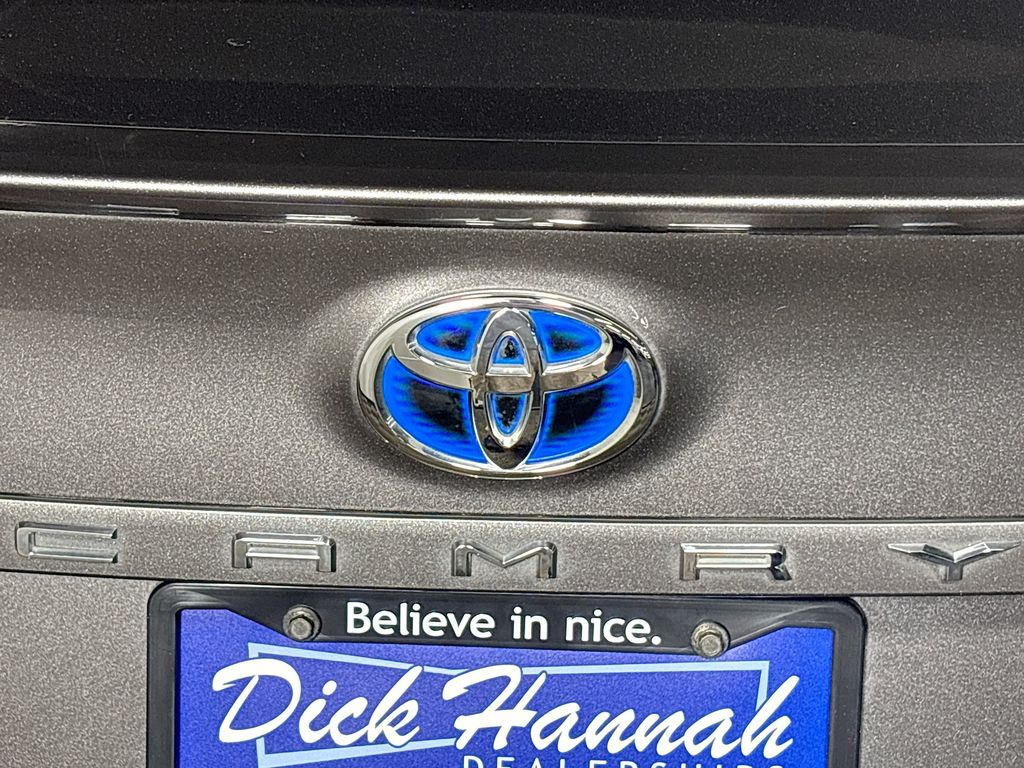 2020 Toyota Camry Hybrid SE