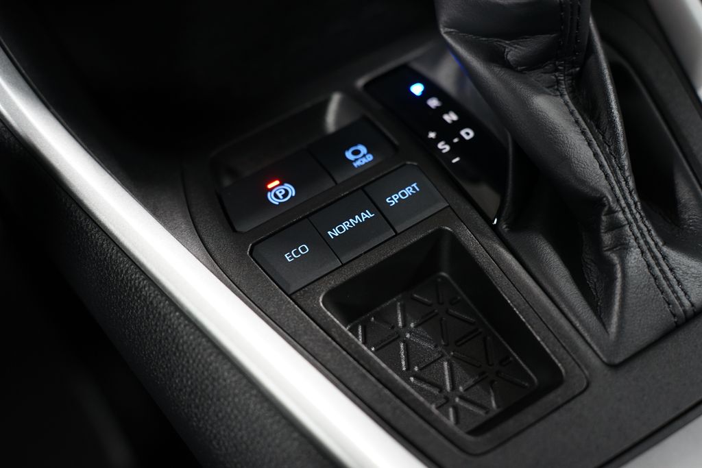 2022 Toyota RAV4 LE 21