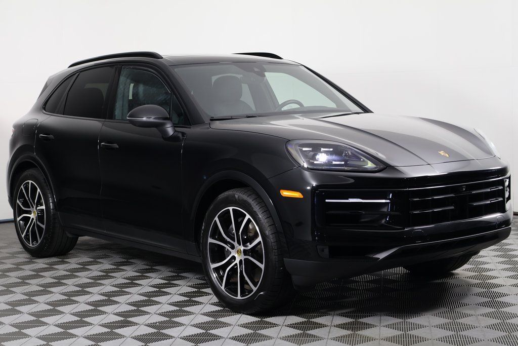 Thumbnail: 2024 Porsche Cayenne - 3