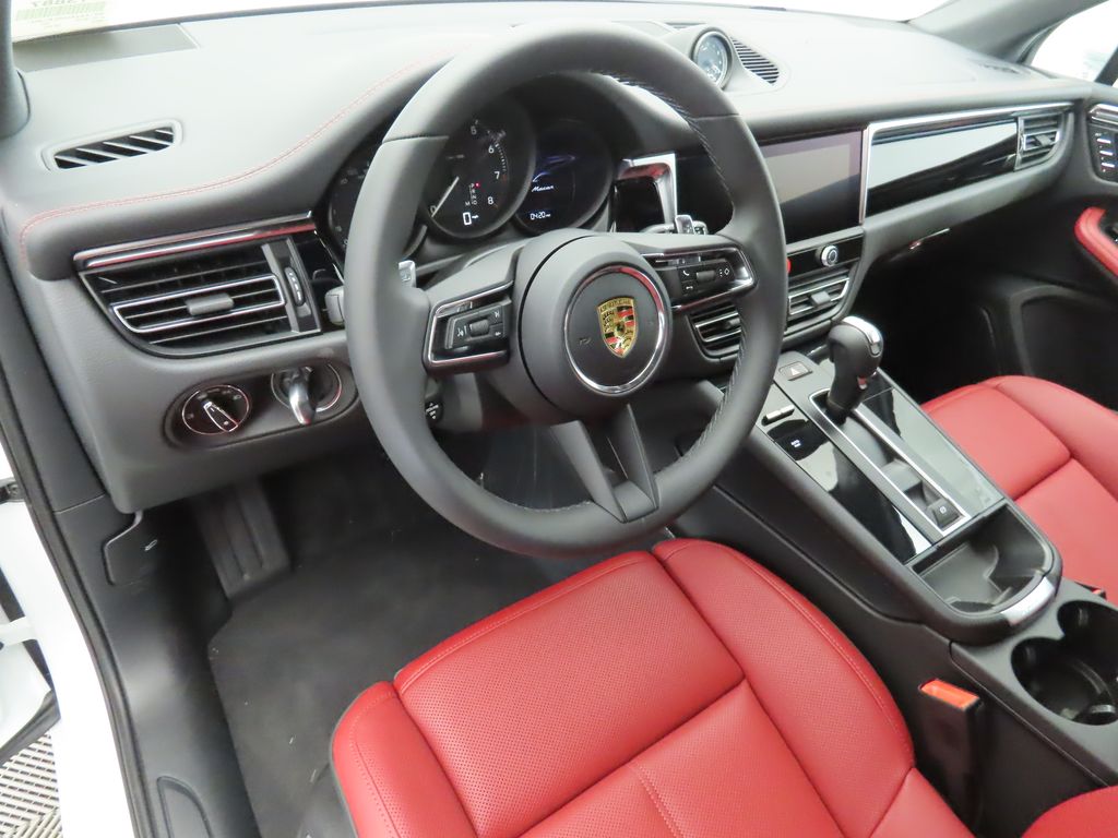 Thumbnail: 2024 Porsche Macan - 4