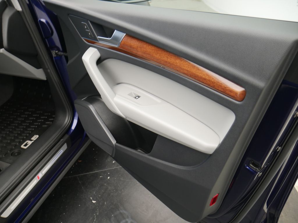 Thumbnail: 2023 Audi Q5 - 25