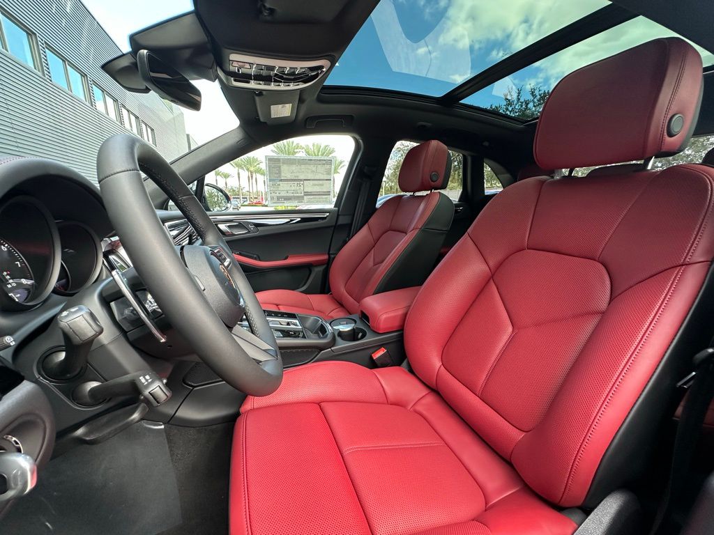 Thumbnail: 2026 Porsche Macan - 5