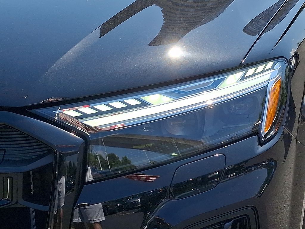 Thumbnail: 2026 Audi SQ7 - 6