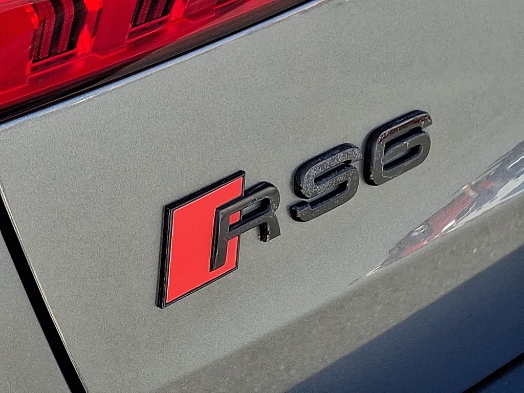 Thumbnail: 2021 Audi RS 6 - 28