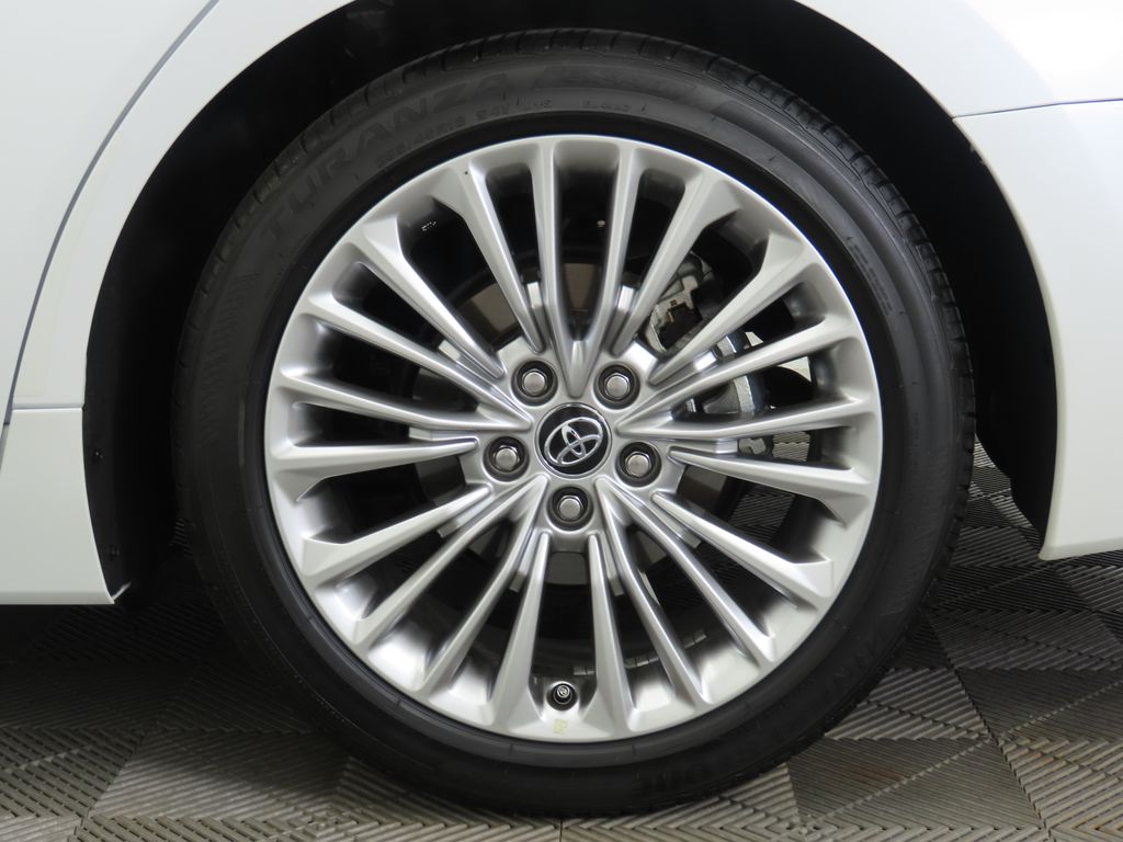2020 Toyota Avalon Limited 32
