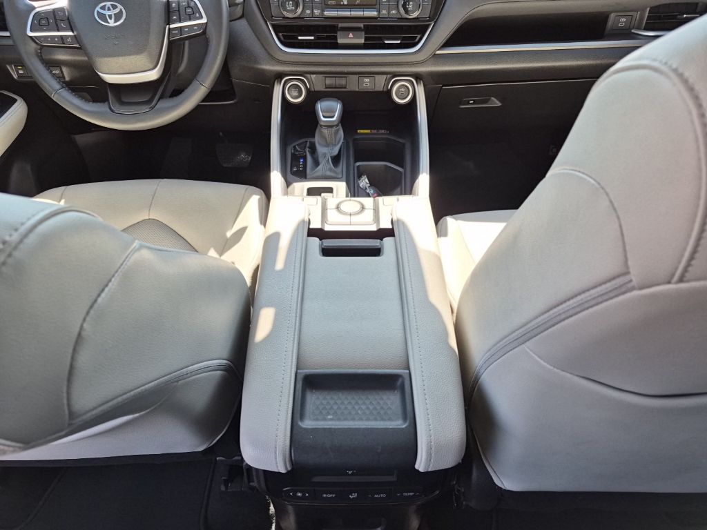 Used Car 2024 Toyota Grand Highlander  Xle For Sale Under $50,000 In Austin, Texas