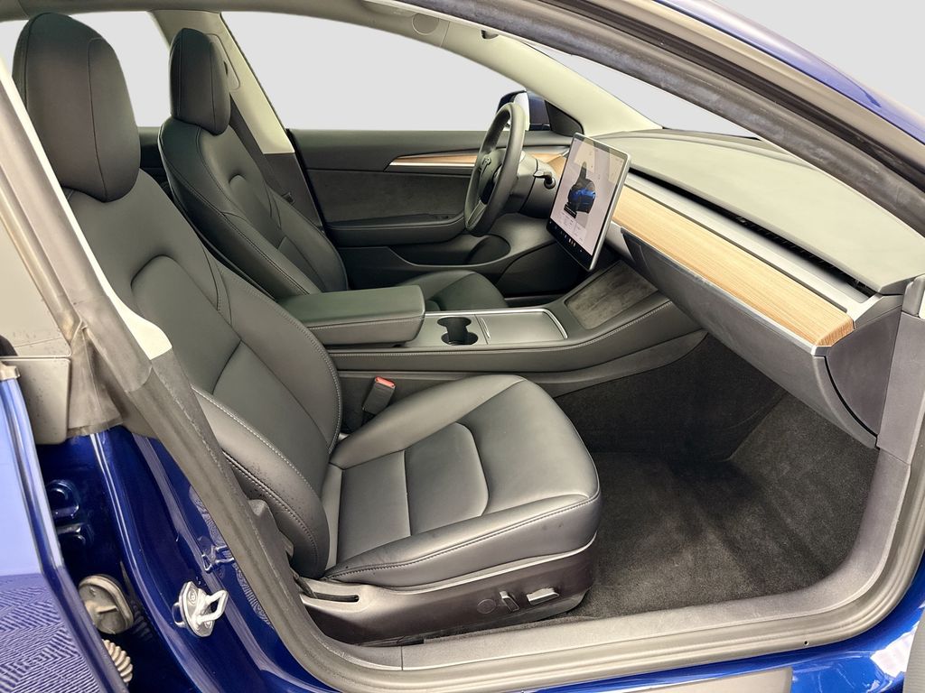 Thumbnail: 2023 Tesla Model 3 - 19