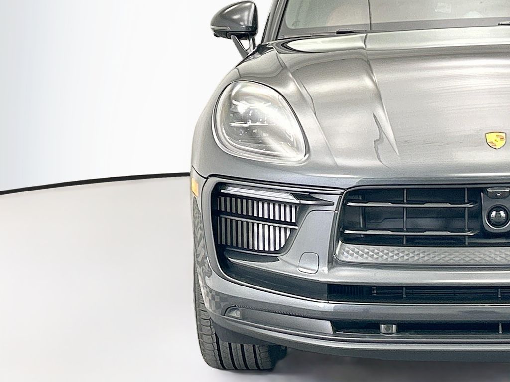 Thumbnail: 2026 Porsche Macan - 12