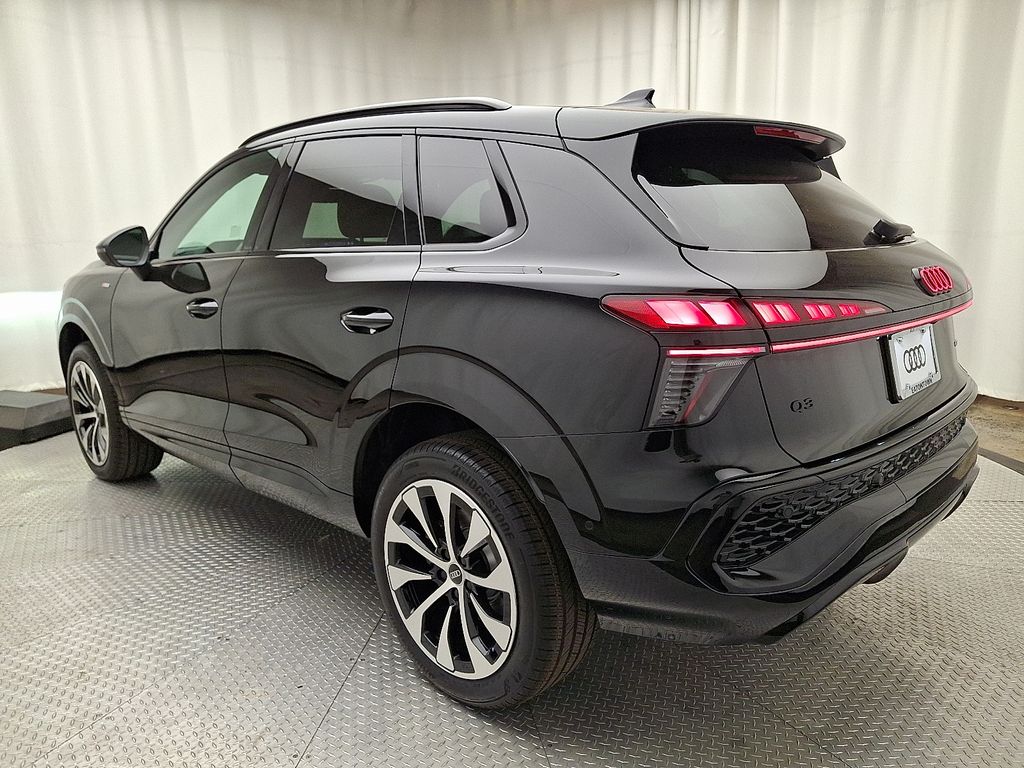Thumbnail: 2026 Audi Q3 - 4