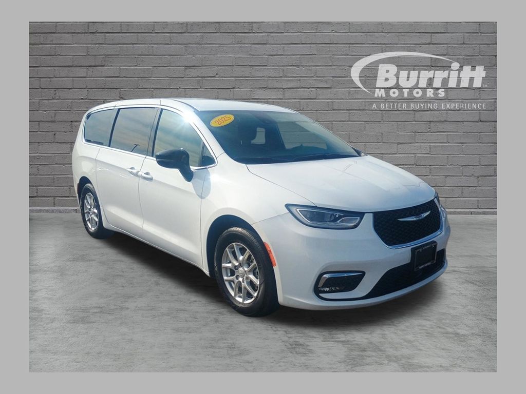 Bright White Clearcoat 2025 Chrysler Pacifica Minivan Front-Wheel Drive 9-Speed Automatic