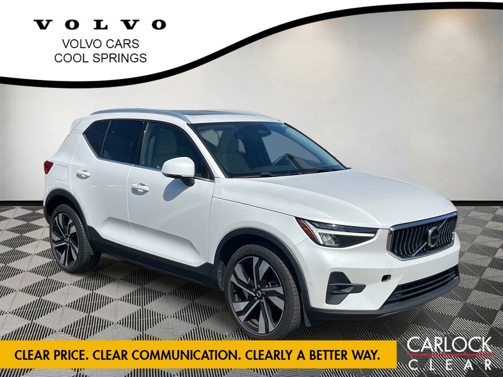 Crystal White Metallic 2023 Volvo XC40 B5 Ultimate Bright Theme AWD SUV / Crossover All-Wheel Drive Automatic