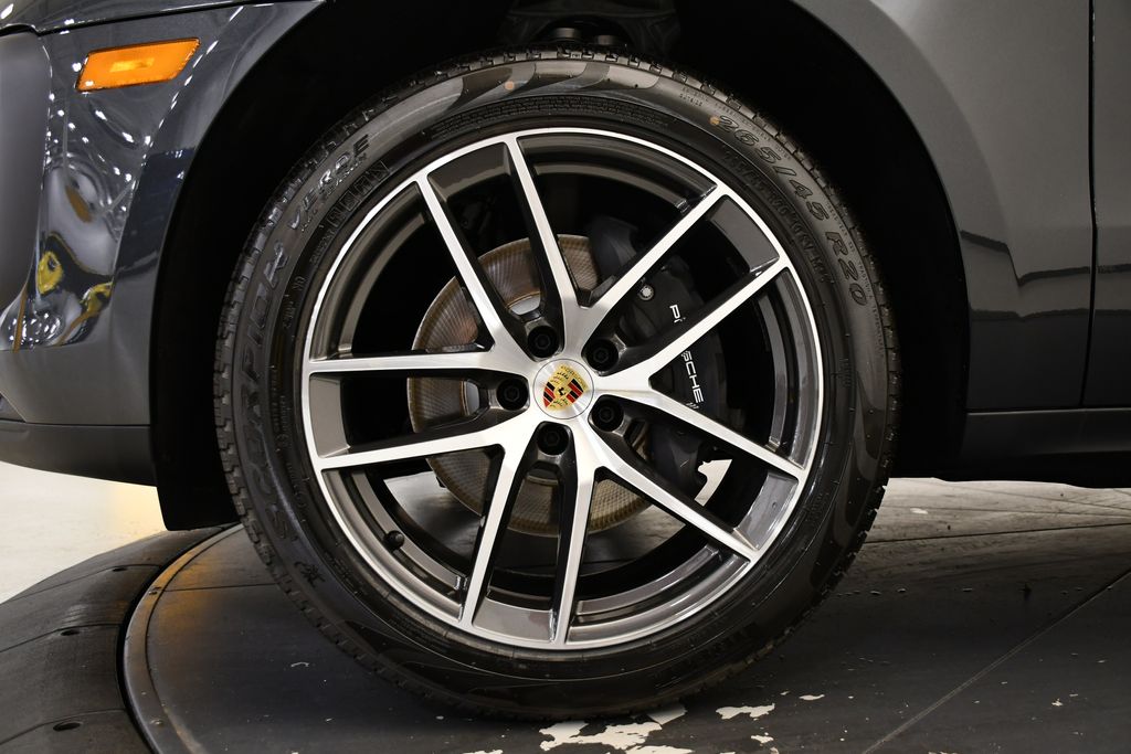 Thumbnail: 2025 Porsche Macan - 16