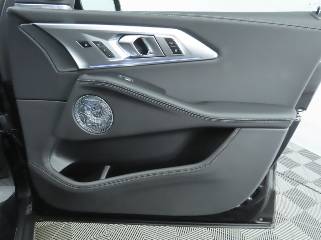 2025 BMW XM  25