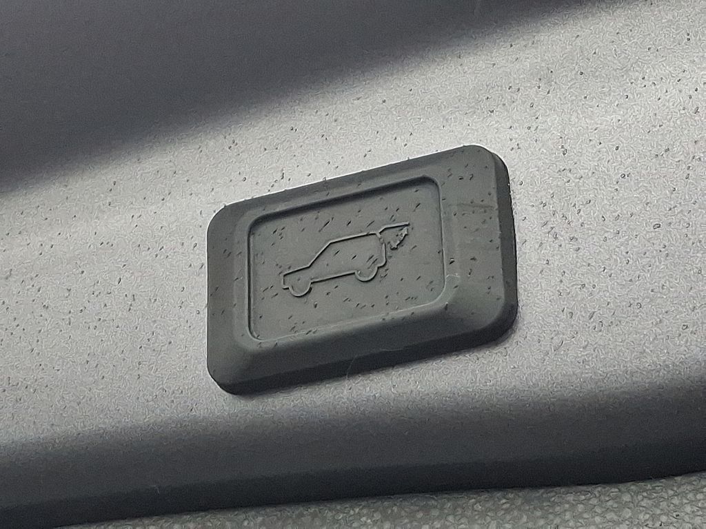 Thumbnail: 2023 Toyota RAV4 - 31