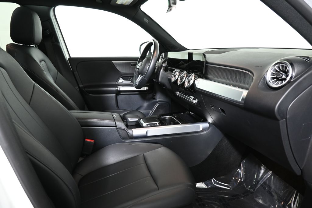 2022 Mercedes-Benz GLB 250 25