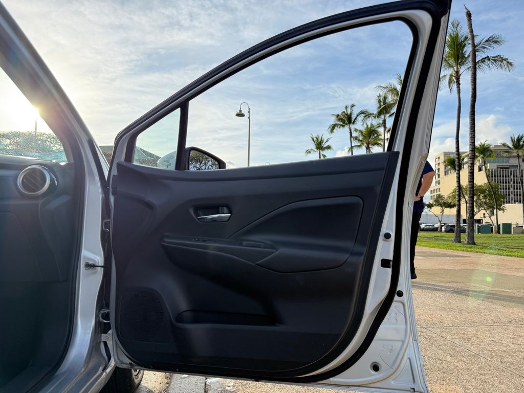 2023 Nissan Versa 1.6 SV photo
