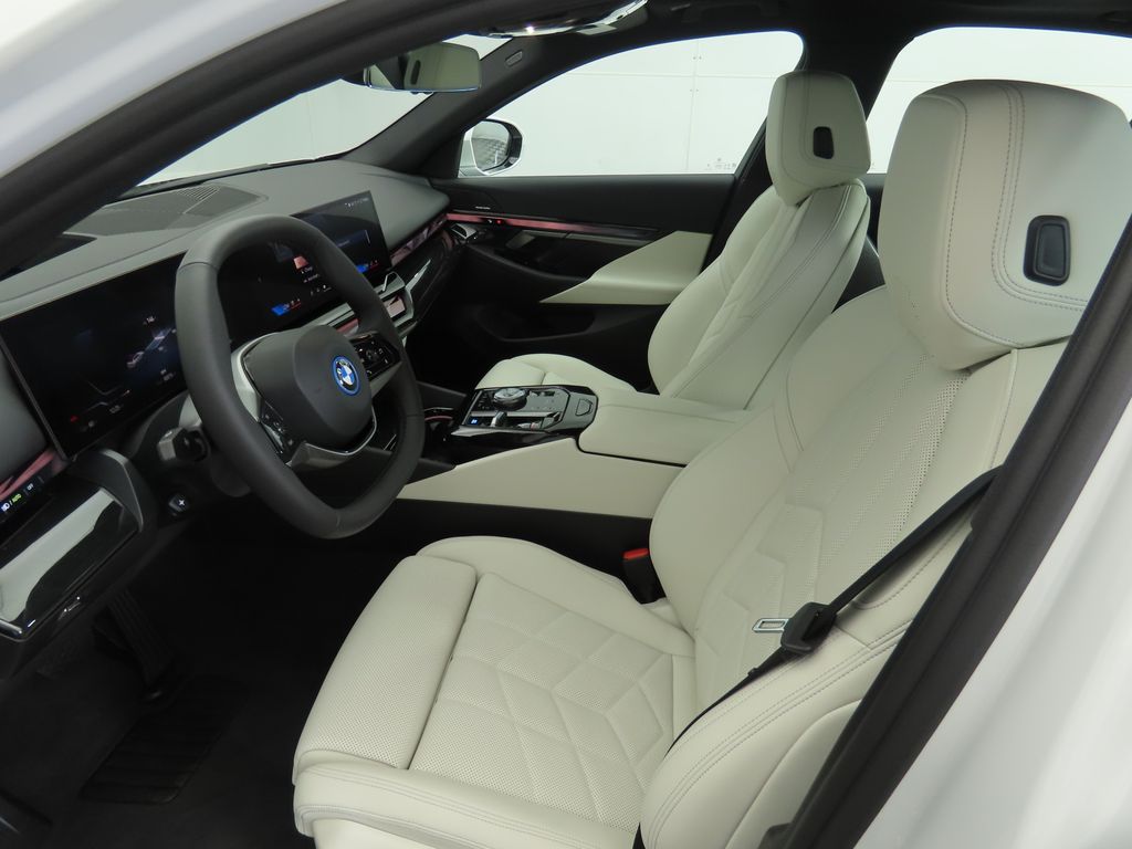 Thumbnail: 2026 BMW i5 - 20