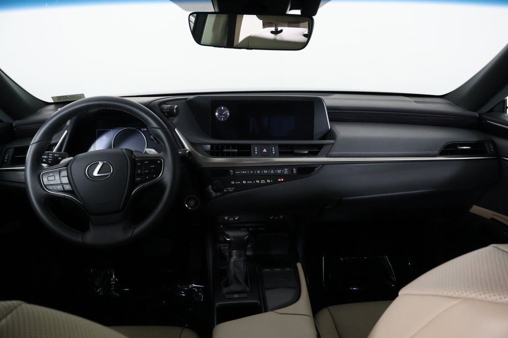 Thumbnail: 2019 Lexus ES - 8