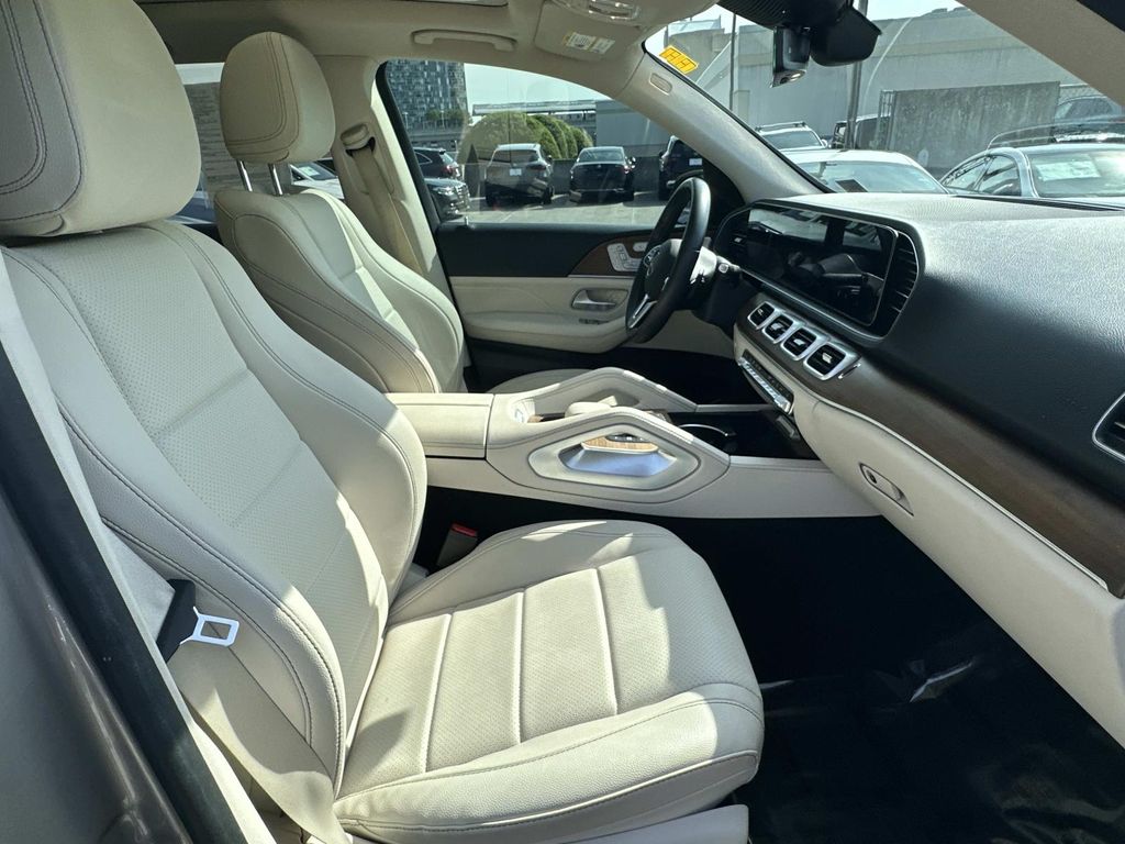 Thumbnail: 2022 Mercedes-Benz GLE - 11