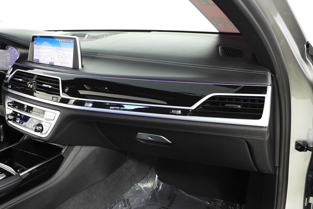 Thumbnail: 2022 BMW 7 Series - 14