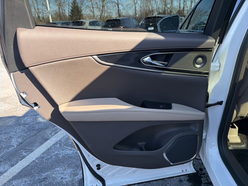 Thumbnail: 2023 Lincoln Nautilus - 21